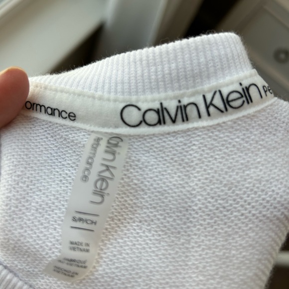 Great Calvin Klein sweater has on back small dot see picture. Fits Adult S - Picture 3 of 4